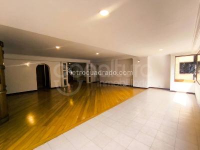 Apartamento de 3 alcobas en arriendo en Medellin, Medellín, 241 m² · foto 6 de 15