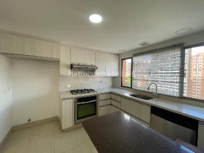 Apartamento de 2 alcobas en arriendo en Medellin, Medellín, 190 m² · foto 3 de 15