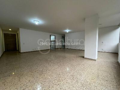 Apartamento de 3 alcobas en arriendo en Medellin, Medellín, 138 m² · foto 4 de 15