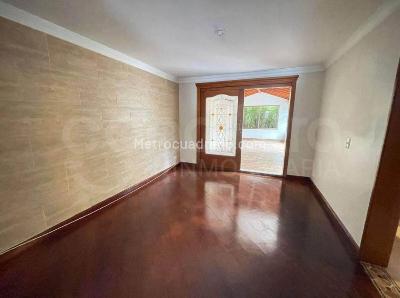 Casa de 4 alcobas en arriendo en Medellin, Medellín, 280 m² · foto 3 de 15