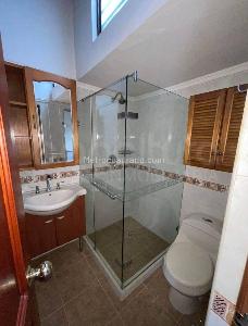 Casa de 4 alcobas en arriendo en Medellin, Medellín, 280 m² · foto 5 de 15