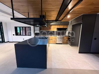 Casa de 3 alcobas en arriendo en Envigado, Envigado, 240 m² · foto 2 de 15