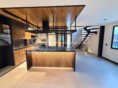 Casa de 3 alcobas en arriendo en Envigado, Envigado, 240 m² · foto 4 de 15