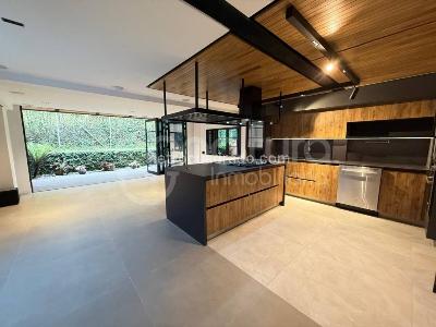 Casa de 3 alcobas en arriendo en Envigado, Envigado, 240 m² · foto 5 de 15