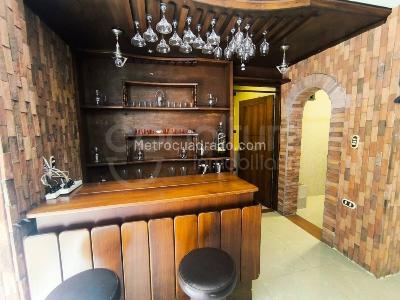 Casa de 4 alcobas en arriendo en Medellin, Medellín, 244 m² · foto 3 de 15