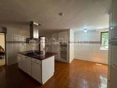 Apartamento de 4 alcobas en arriendo en Medellin, Medellín, 272 m² · foto 3 de 15