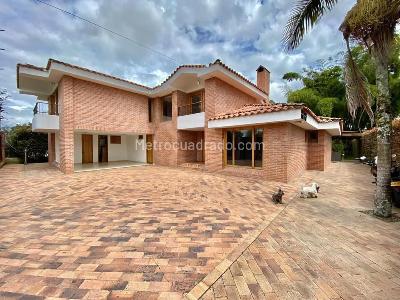 Casa de 4 alcobas en venta en Llano Grande, Rionegro, 340 m² · foto 2 de 14
