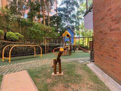 Apartamento de 2 alcobas en venta en El Tesoro, Medellín, 120 m² · foto 3 de 16