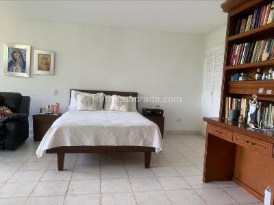 Casa de 5 alcobas en venta en El Poblado El Tesoro, Medellín, 313 m² · foto 7 de 19