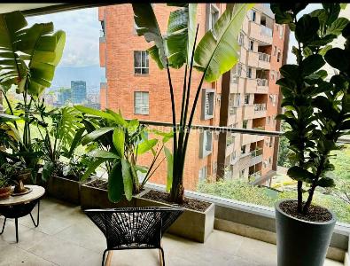 Apartamento de 3 alcobas en venta en El Poblado La Linde, Medellín, 117 m² · foto 4 de 13