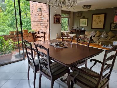 Casa de 4 alcobas en venta en El Poblado La Florida, Medellín, 304 m² · foto 2 de 15