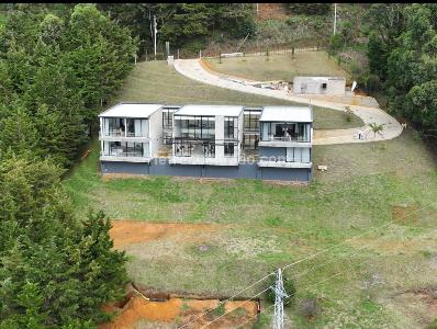 Casa de 5 alcobas en venta en Las Palmas, Medellín, 500 m² · foto 3 de 8