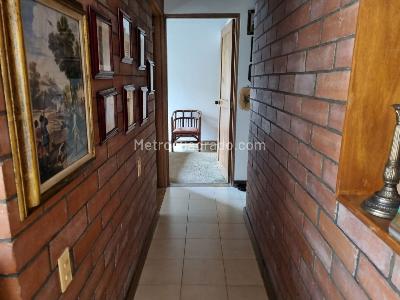 Casa de 3 alcobas en venta en El Poblado La Florida, Medellín, 236 m² · foto 11 de 20