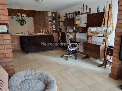 Casa de 3 alcobas en venta en El Poblado La Florida, Medellín, 236 m² · foto 18 de 20