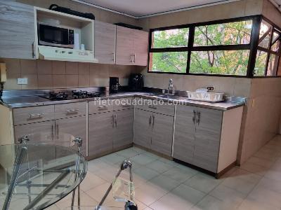 Apartamento de 4 alcobas en venta en Castropol, Medellín, 235 m² · foto 2 de 20