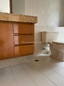 Apartamento de 3 alcobas en venta en El Poblado Castropol, Medellín, 292 m² · foto 17 de 20