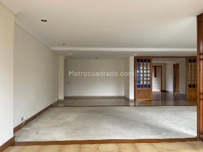 Apartamento de 3 alcobas en venta en El Poblado Castropol, Medellín, 292 m² · foto 19 de 20