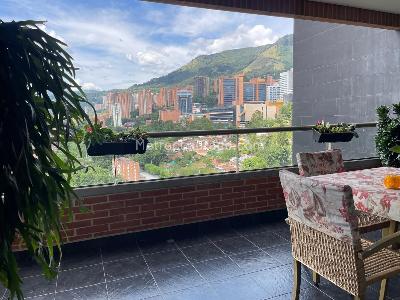 Apartamento de 3 alcobas en venta en Los Balsos, Medellín, 225 m² · foto 3 de 18