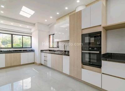 Apartamento de 3 alcobas en venta en El Poblado Los Gonzales, Medellín, 245 m² · foto 7 de 17