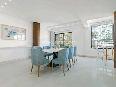 Apartamento de 3 alcobas en venta en El Poblado Los Gonzales, Medellín, 245 m² · foto 2 de 17
