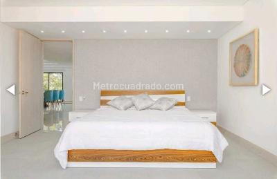 Apartamento de 3 alcobas en venta en El Poblado Los Gonzales, Medellín, 245 m² · foto 9 de 17