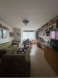 Apartamento de 3 alcobas en venta en El Poblado Castropol, Medellín, 220 m² · foto 4 de 11