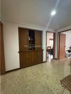 Apartamento de 3 alcobas en venta en El Poblado Castropol, Medellín, 220 m² · foto 6 de 11