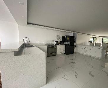Casa de 4 alcobas en venta en San Antonio De Pereira, Rionegro, 300 m² · foto 4 de 19
