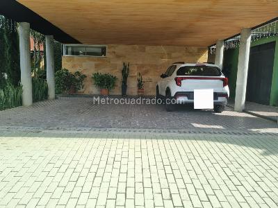 Casa de 4 alcobas en venta en Loma El Atravesado, Envigado, 300 m² · foto 2 de 19