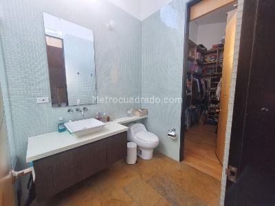 Casa de 4 alcobas en venta en Loma El Atravesado, Envigado, 300 m² · foto 16 de 19