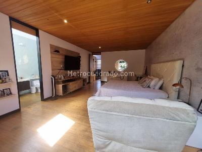 Casa de 4 alcobas en venta en Loma El Atravesado, Envigado, 300 m² · foto 15 de 19