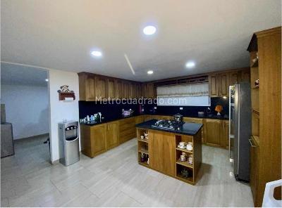 Casa de 5 alcobas en venta en Estacion De Policia, Rionegro, 492 m² · foto 3 de 13