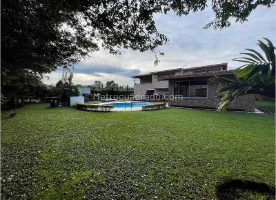 Casa de 5 alcobas en venta en Estacion De Policia, Rionegro, 492 m² · foto 12 de 13