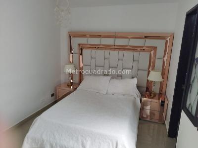 Casa de 5 alcobas en venta en Loma Del Escobero, Envigado, 240 m² · foto 13 de 19