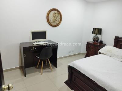 Casa de 5 alcobas en venta en Loma Del Escobero, Envigado, 240 m² · foto 16 de 19