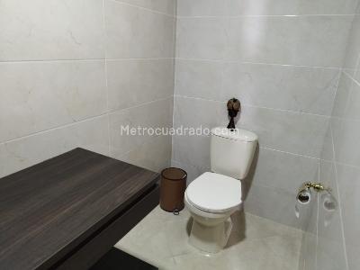 Casa de 5 alcobas en venta en Loma Del Escobero, Envigado, 240 m² · foto 18 de 19