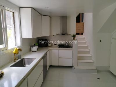 Casa de 5 alcobas en venta en Loma Del Escobero, Envigado, 240 m² · foto 3 de 19