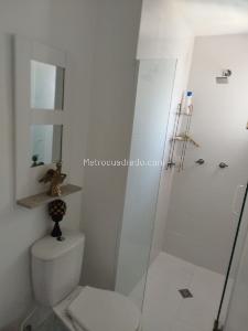 Casa de 5 alcobas en venta en Loma Del Escobero, Envigado, 240 m² · foto 8 de 19