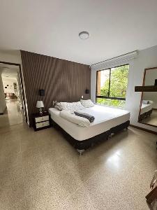 Apartamento de 3 alcobas en venta en El Poblado El Tesoro, Medellín, 128 m² · foto 7 de 9