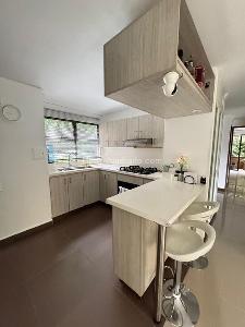 Apartamento de 3 alcobas en venta en El Poblado El Tesoro, Medellín, 128 m² · foto 3 de 9
