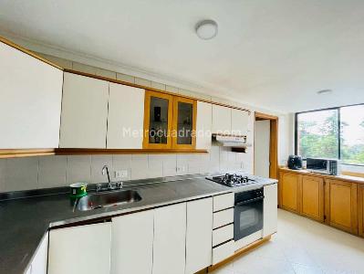 Apartamento de 4 alcobas en venta en Loma Del Campestre, Medellín, 174 m² · foto 3 de 14