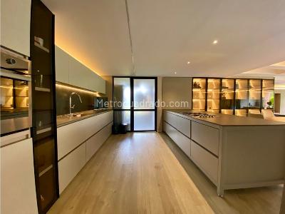 Apartamento de 3 alcobas en venta en Las Lomas, Medellín, 300 m² · foto 6 de 20