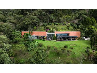 Casa de 3 alcobas en venta en Las Palmas, Medellín, 440 m² · foto 1 de 19