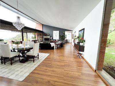Casa de 3 alcobas en venta en Las Palmas, Medellín, 440 m² · foto 2 de 19