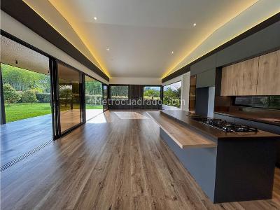Casa de 4 alcobas en venta en Llanogrande, Rionegro, 400 m² · foto 4 de 18