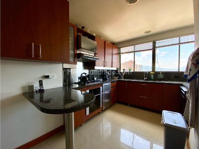 Apartamento en venta en Loma De Los Gonzalez, Medellín · foto 8 de 16