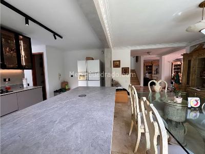 Casa de 3 alcobas en venta en San Lucas, Envigado, 265 m² · foto 3 de 19