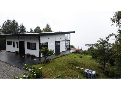 Casa de 2 alcobas en venta en Santa Elena, Medellín, 150 m² · foto 2 de 20