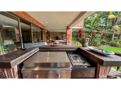 Casa de 3 alcobas en venta en El Tesoro, Medellín, 440 m² · foto 2 de 20