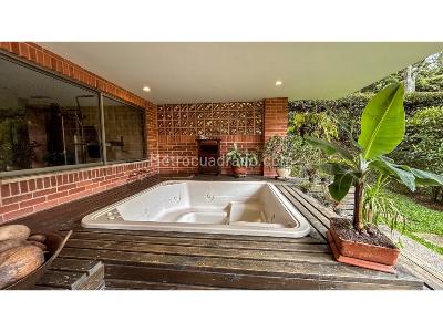 Casa de 3 alcobas en venta en El Tesoro, Medellín, 440 m² · foto 3 de 20